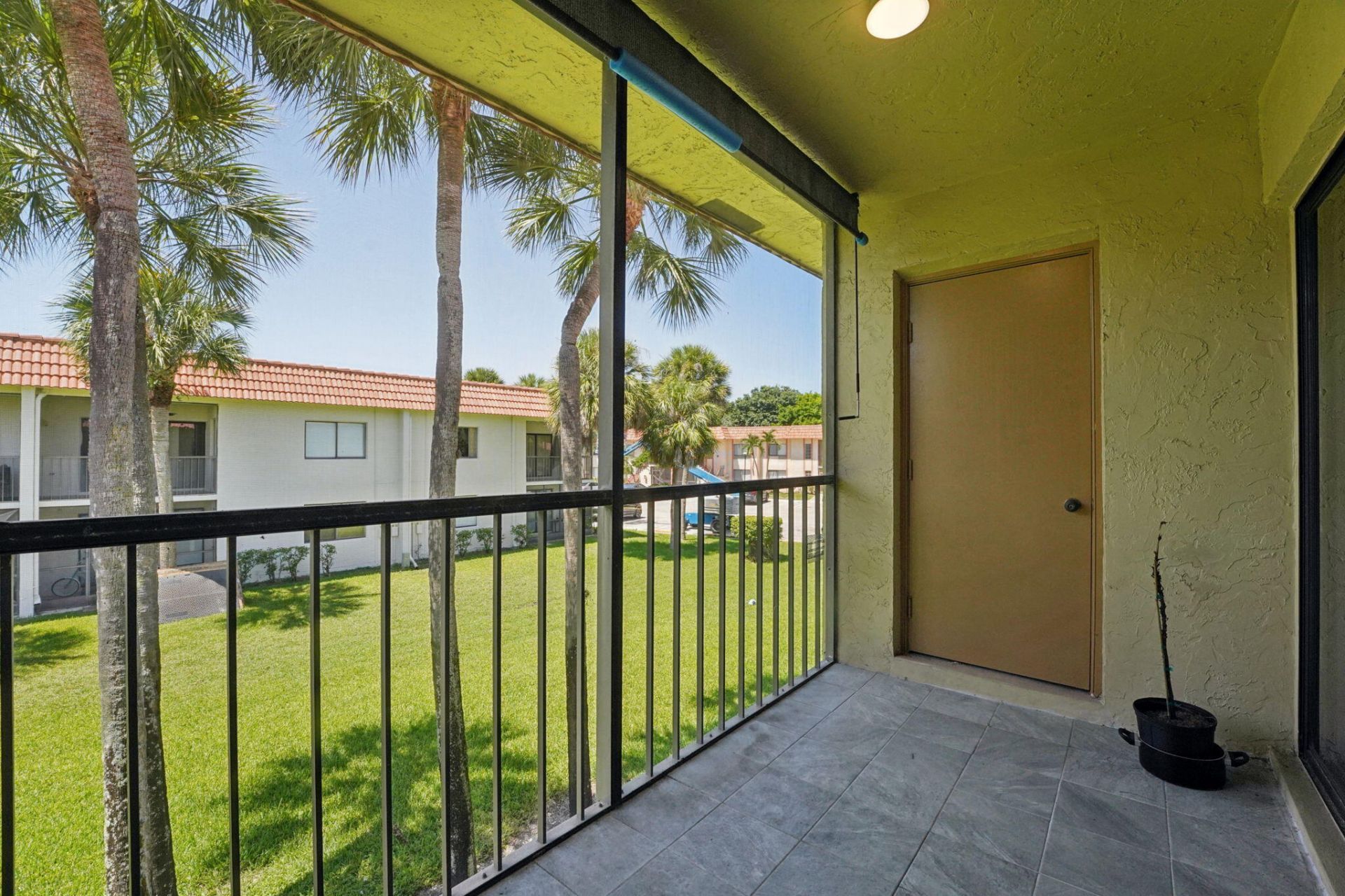 327 Lakeview Drive, Unit 203, Weston, FL 33326 Photo