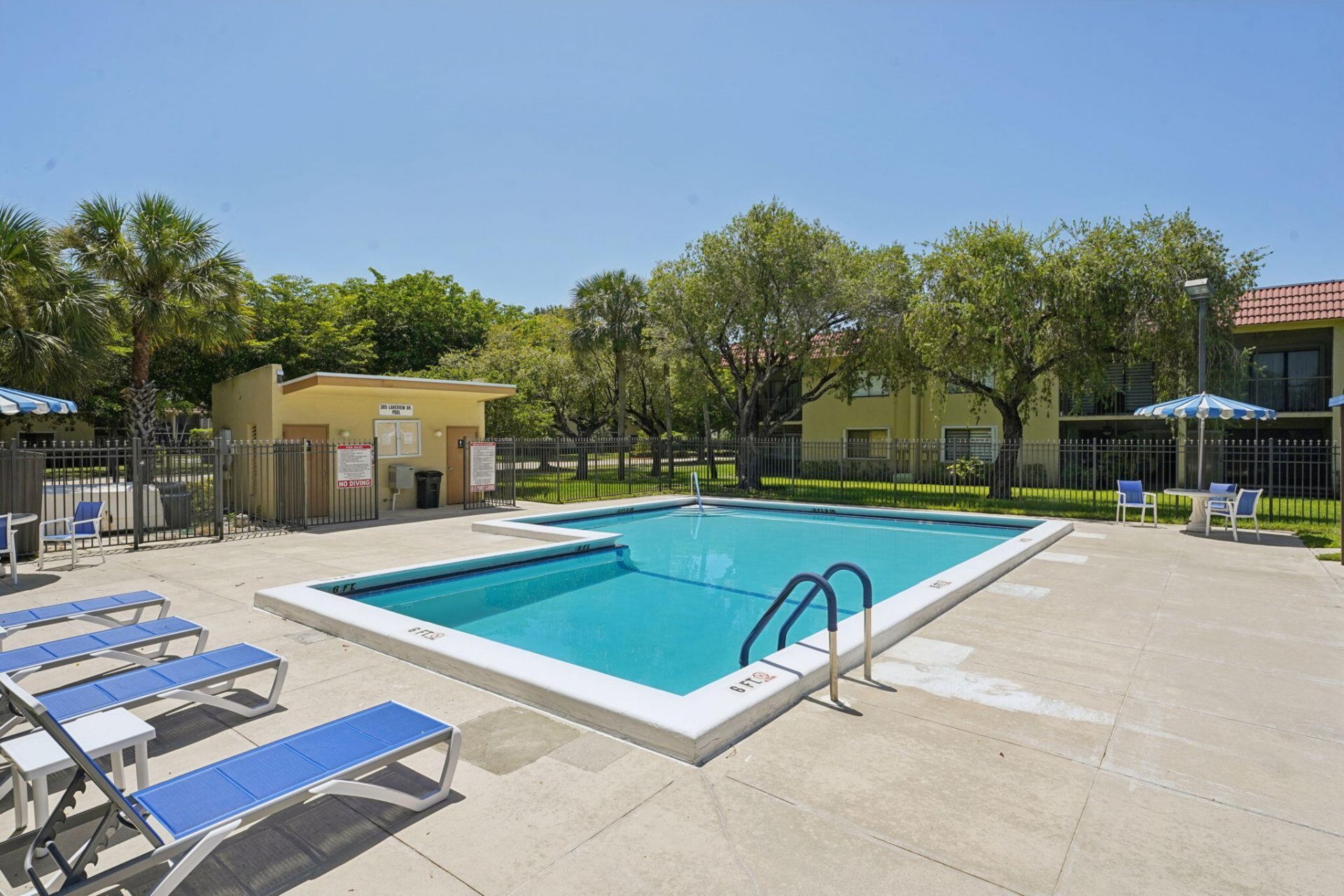 327 Lakeview Drive, Unit 203, Weston, FL 33326 Photo