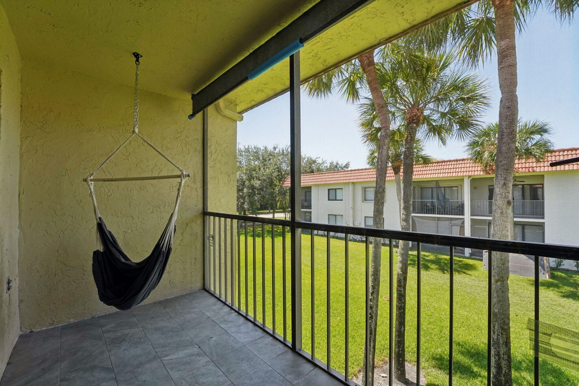 327 Lakeview Drive, Unit 203, Weston, FL 33326 Photo
