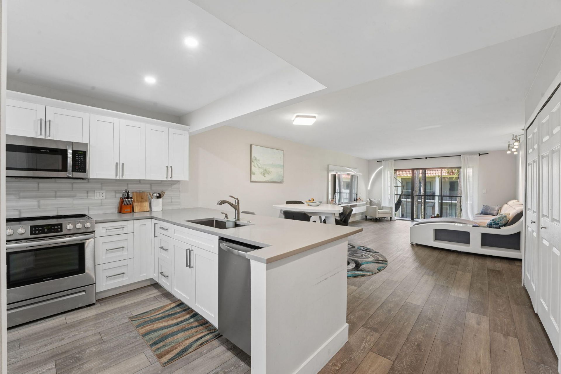 327 Lakeview Drive, Unit 203, Weston, FL 33326 Photo