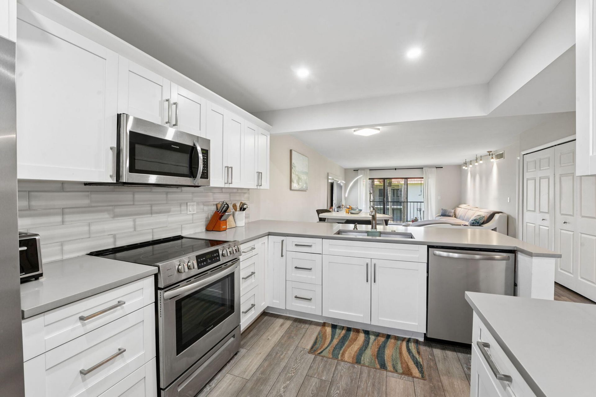 327 Lakeview Drive, Unit 203, Weston, FL 33326 Photo