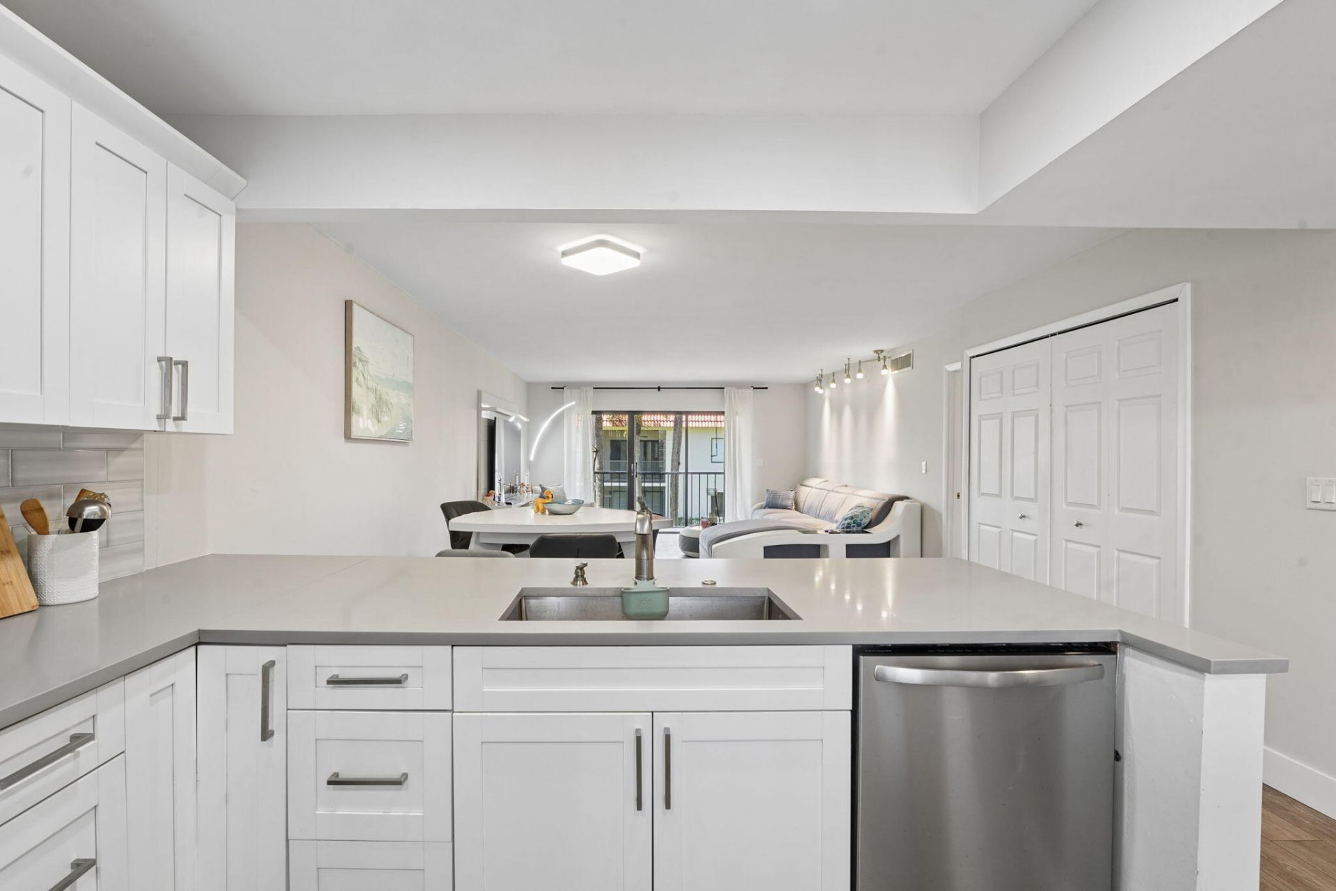 327 Lakeview Drive, Unit 203, Weston, FL 33326 Photo