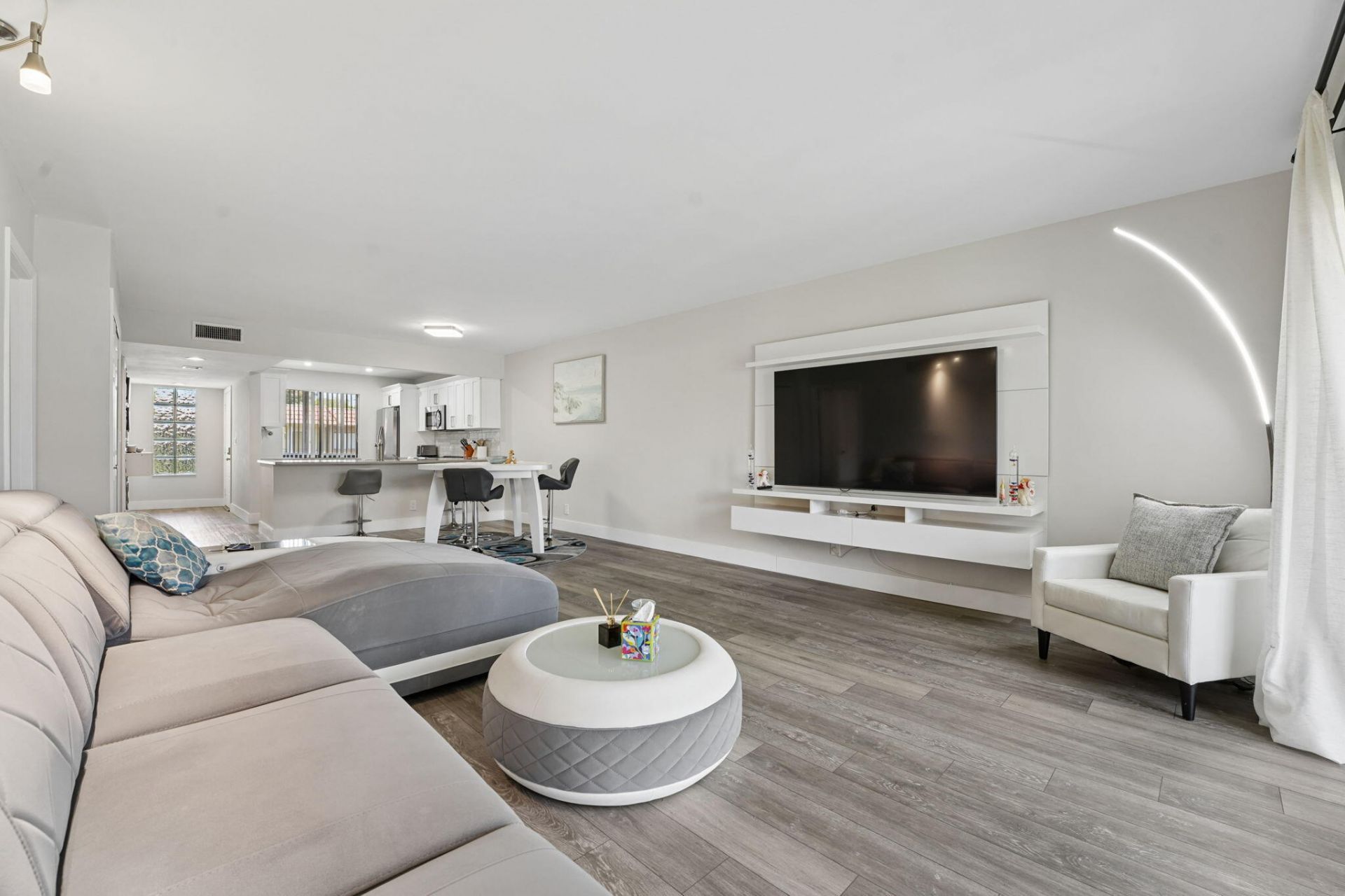 327 Lakeview Drive, Unit 203, Weston, FL 33326 Photo