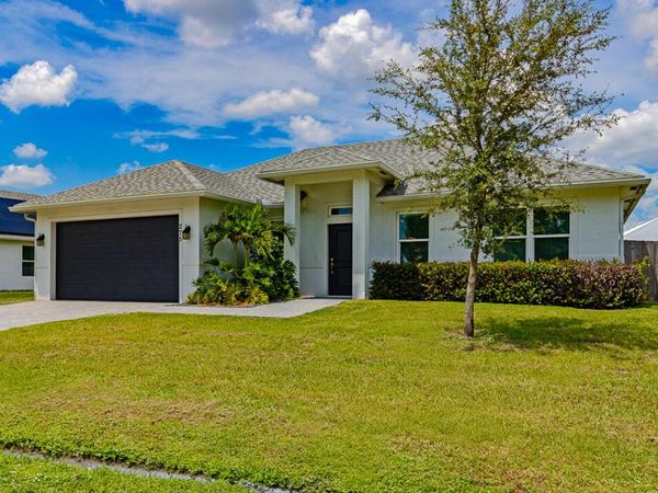 275 SW ELDERBERRY Drive, Port St. Lucie, FL 34953