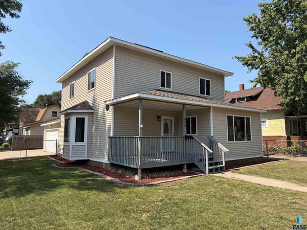 425 2nd St SE SE, Watertown, SD 57201