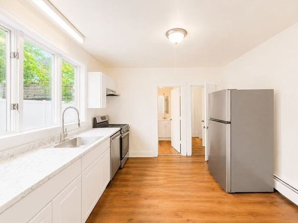 152 Spruce St, Unit 1, Watertown, MA 02472
