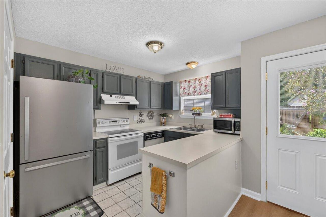 705 Reserve Way Photo 11