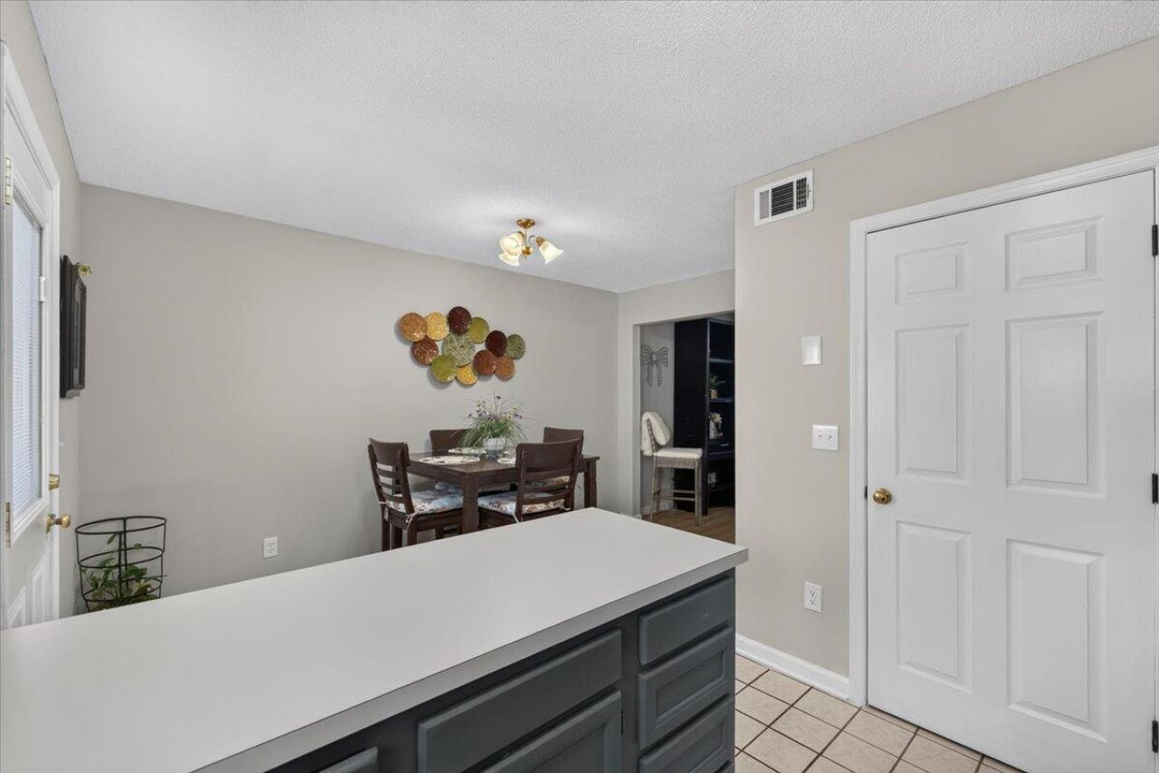 705 Reserve Way Photo 12