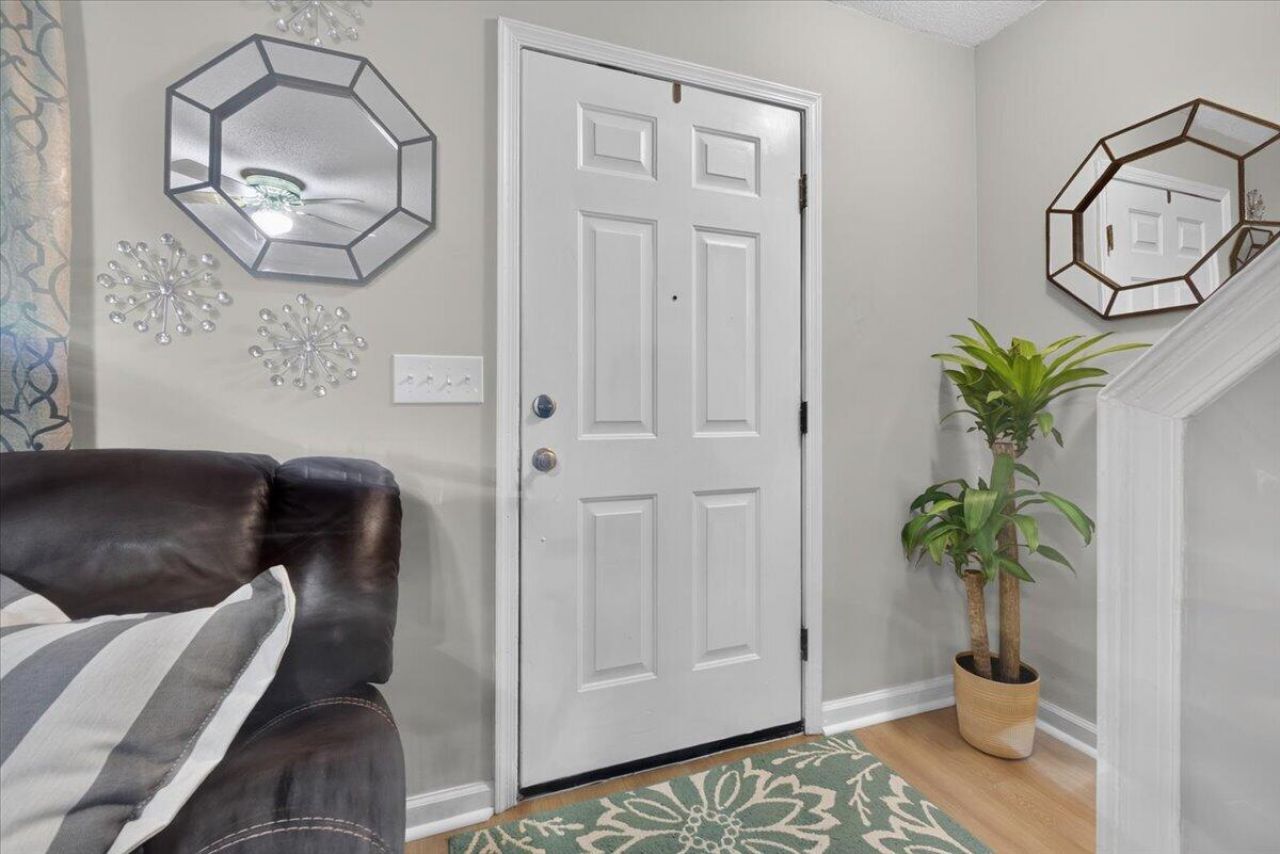 705 Reserve Way Photo 4