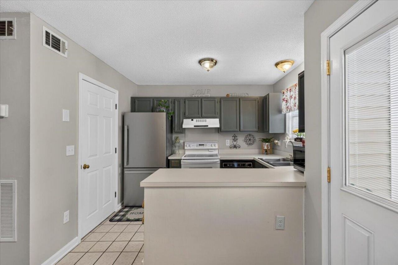 705 Reserve Way Photo 6