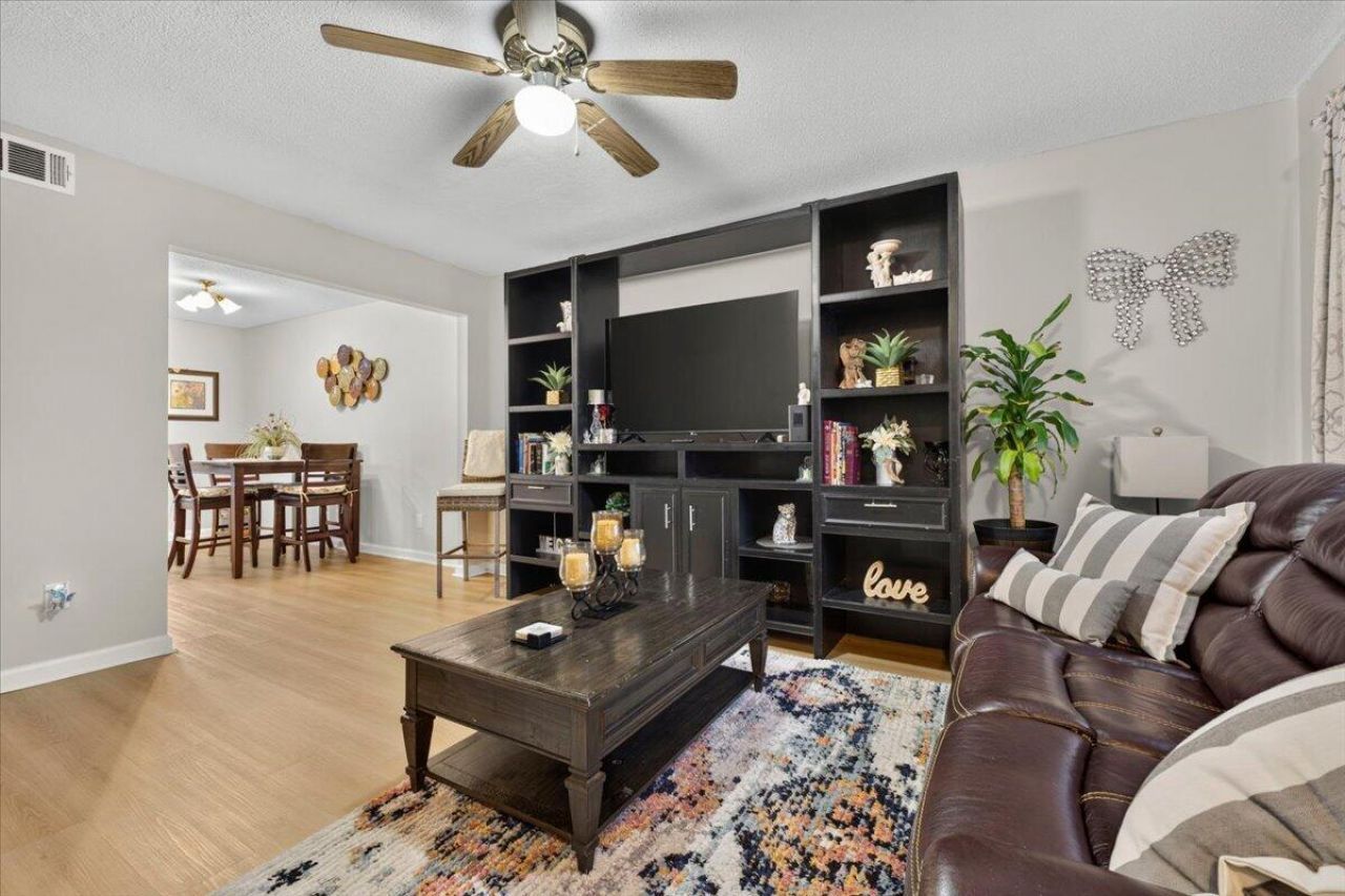 705 Reserve Way Photo 8