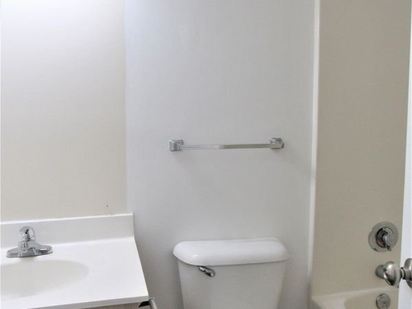 300 Meadowbrook Lane, Jacksonville, NC 28546