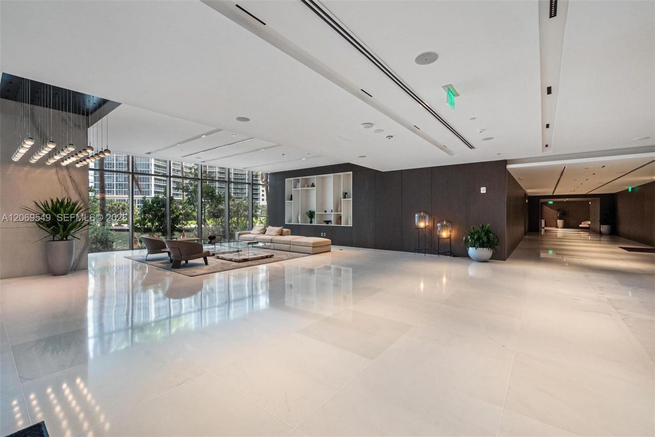 300 Biscayne Blvd Way, Unit 4404, Miami, FL 33131 Photo