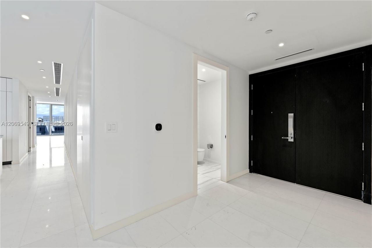 300 Biscayne Blvd Way, Unit 4404, Miami, FL 33131 Photo