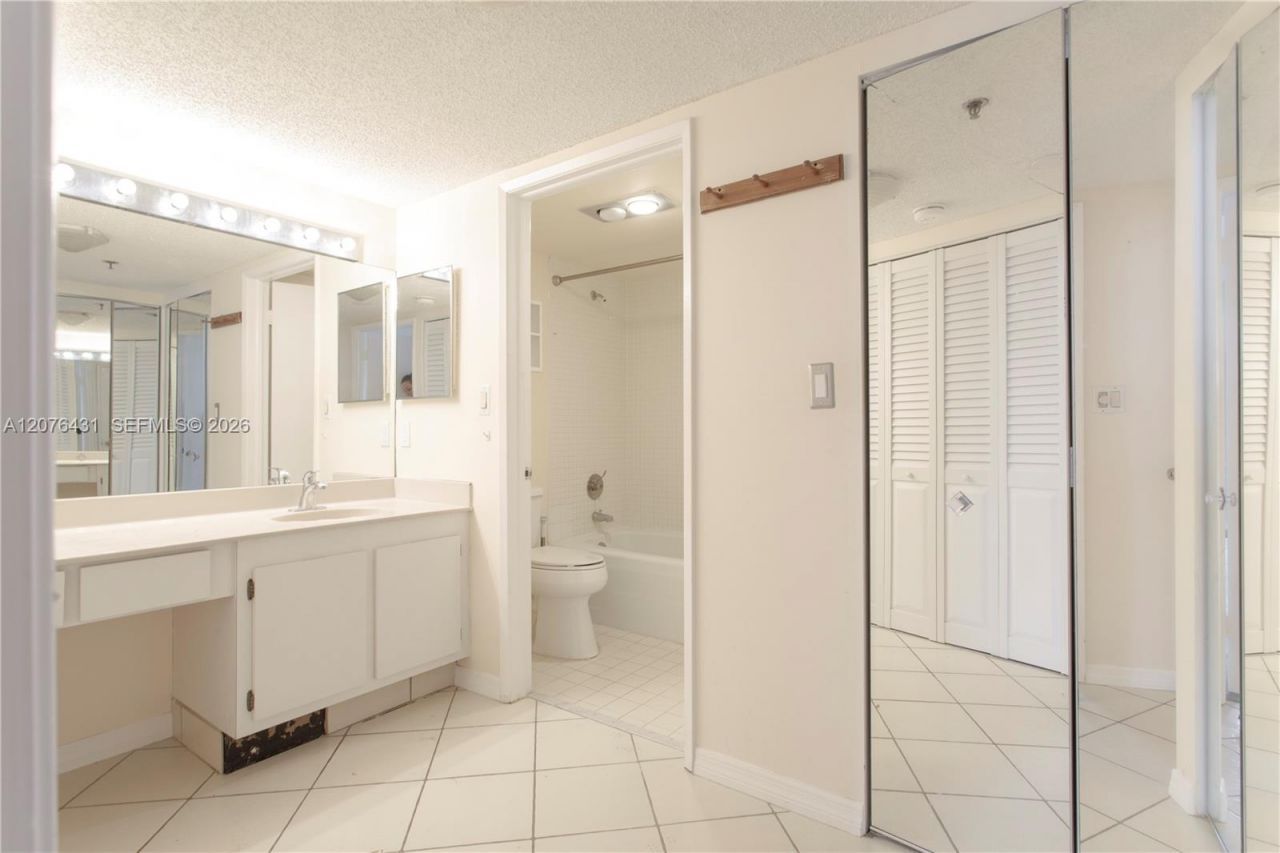20505 E Country Club Dr, Unit PH-39, Aventura, FL 33180 Photo