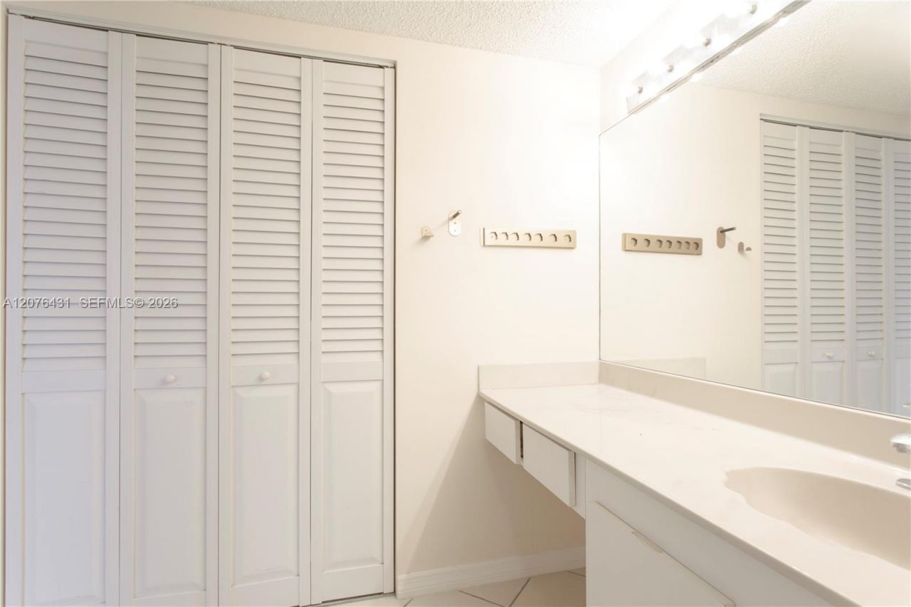 20505 E Country Club Dr, Unit PH-39, Aventura, FL 33180 Photo