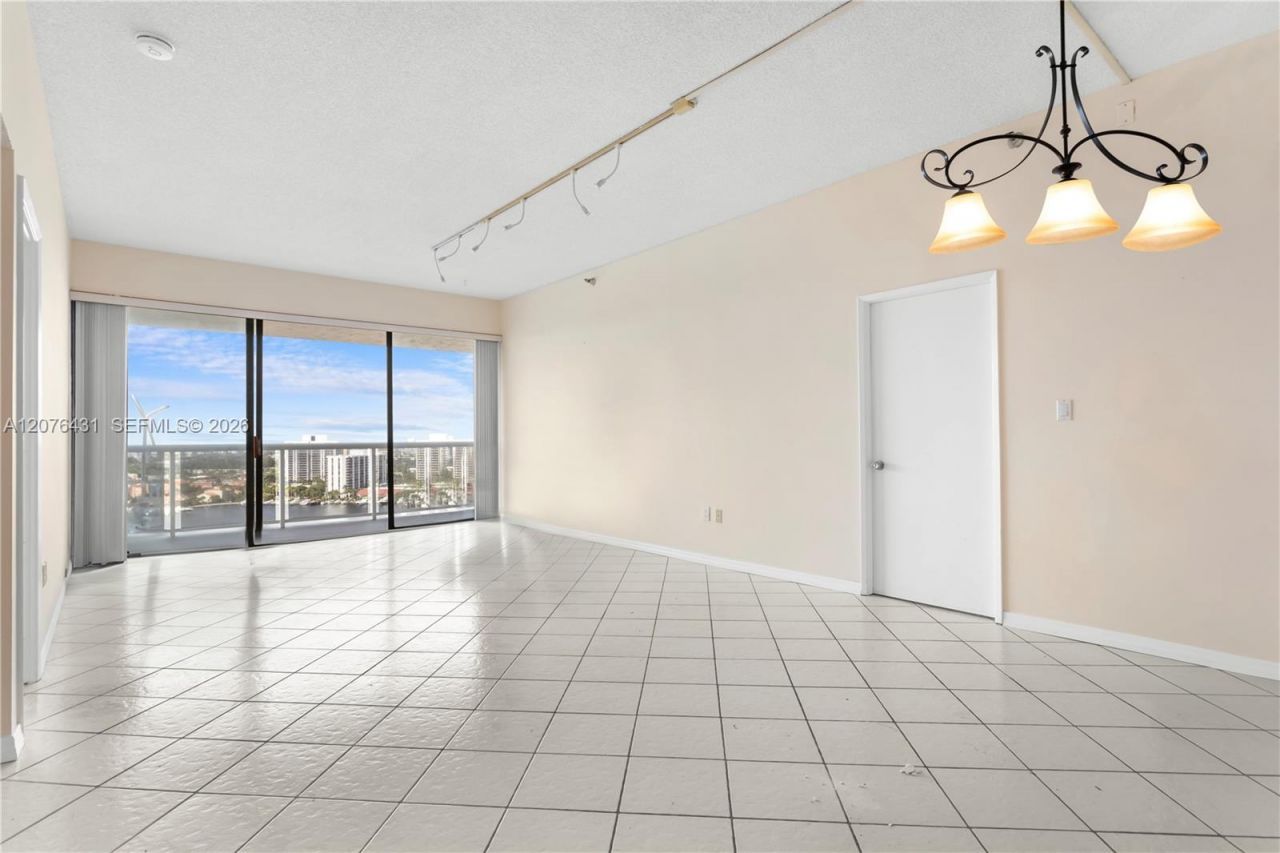 20505 E Country Club Dr, Unit PH-39, Aventura, FL 33180 Photo