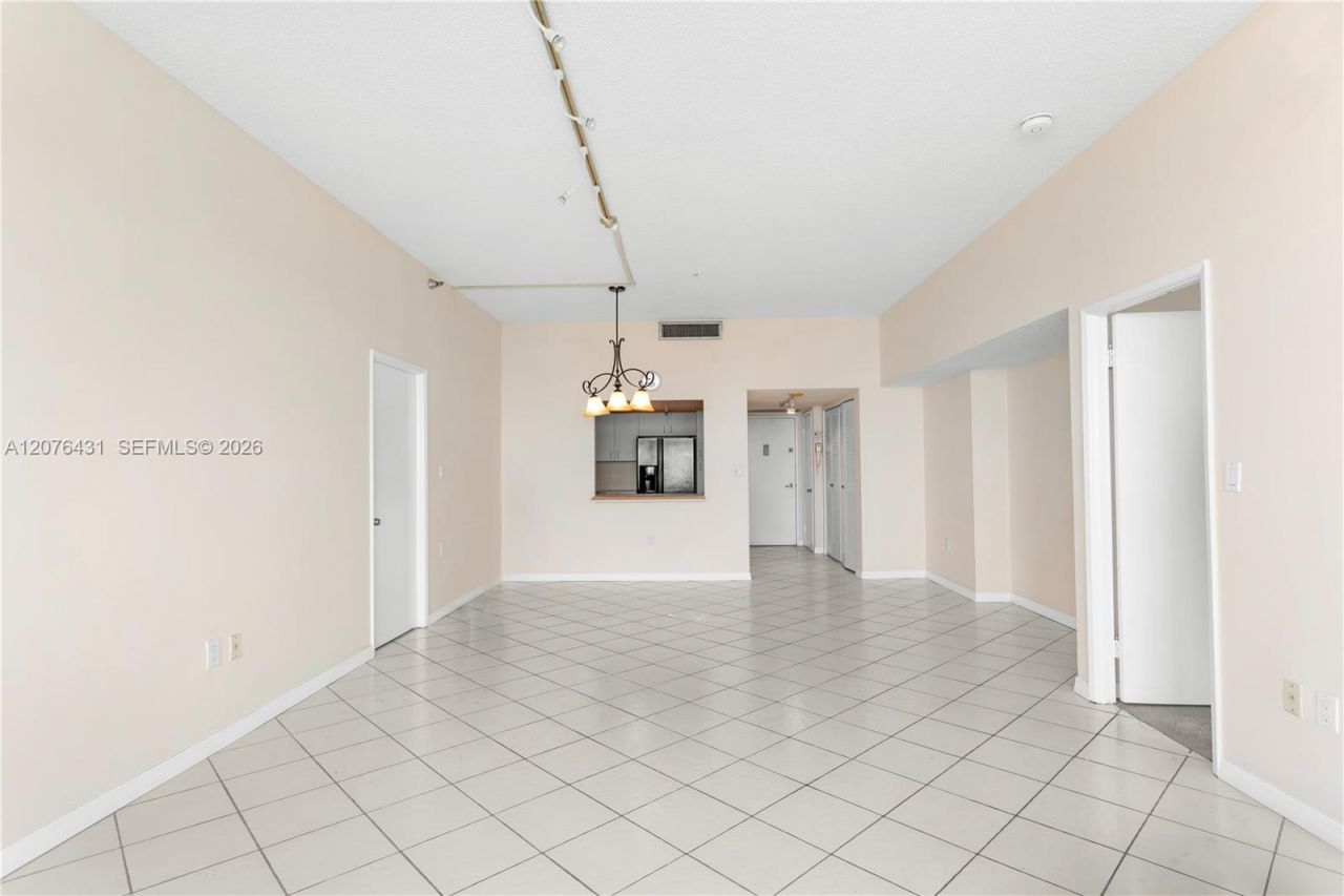 20505 E Country Club Dr, Unit PH-39, Aventura, FL 33180 Photo