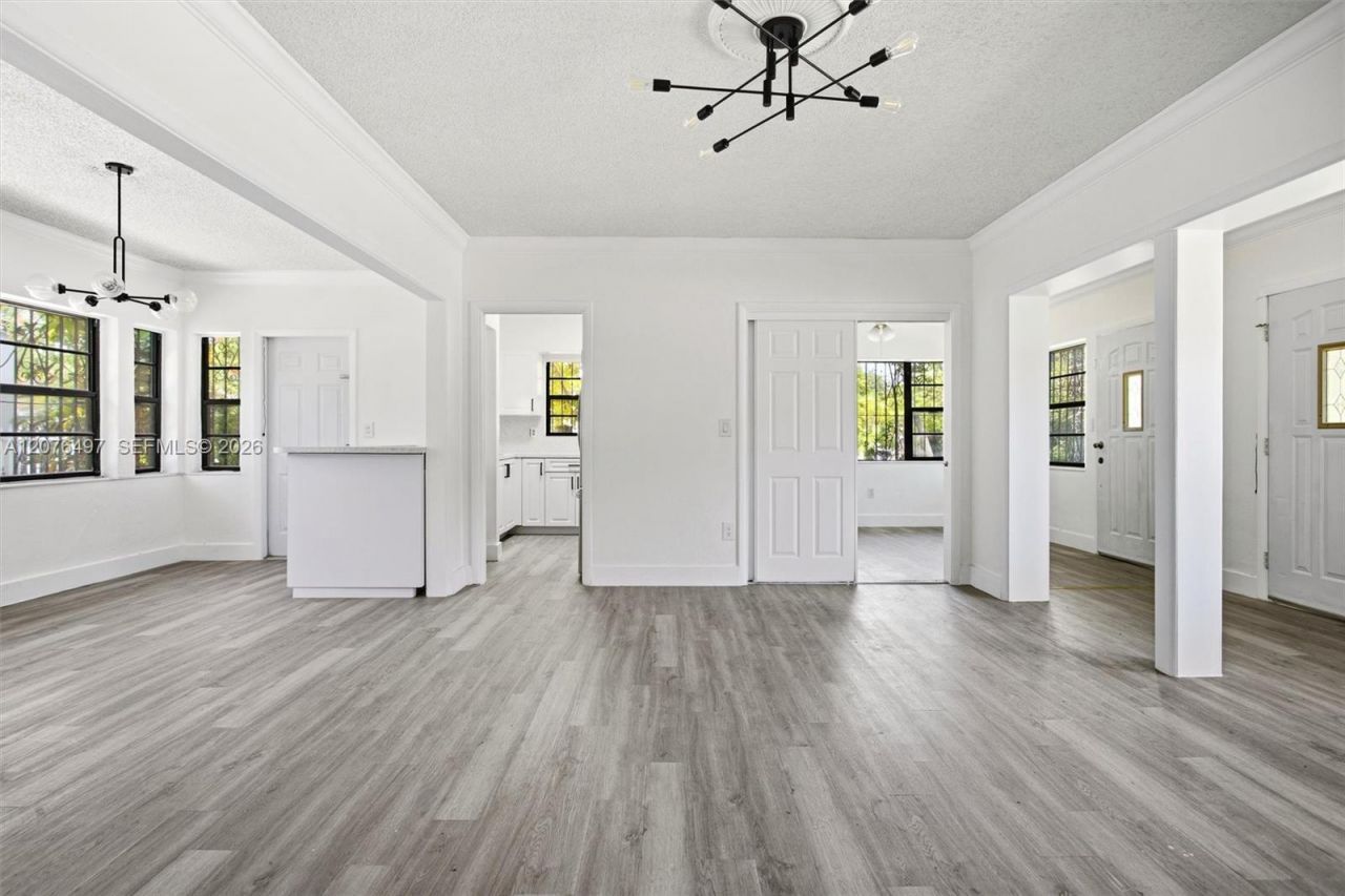 1200 SW 18th Ave , Miami, FL 33135 Photo