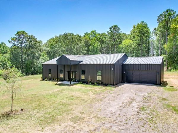 1373 County Road 166 W, Overton, TX 75684