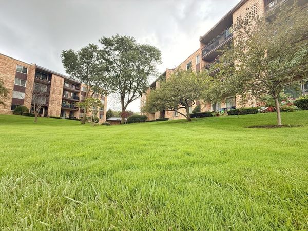 502 W Huntington Commons Road , Unit 438, Mount Prospect, IL 60056
