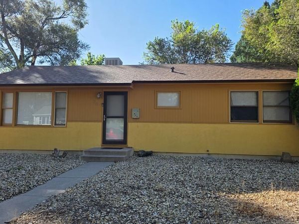 26 Caledonia Rd, Pueblo, CO 81001