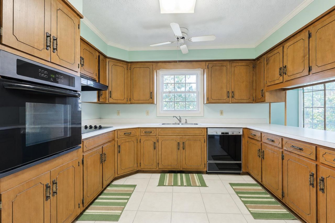 1624 Deer Park Ln. Photo 7