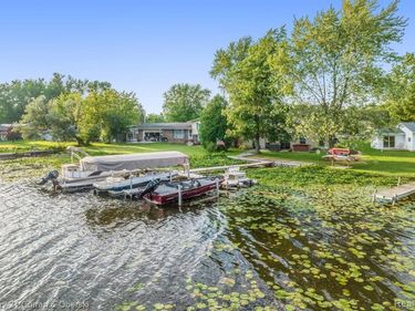 504 Olcott Lake Drive , Napoleon Township, Mi 49201