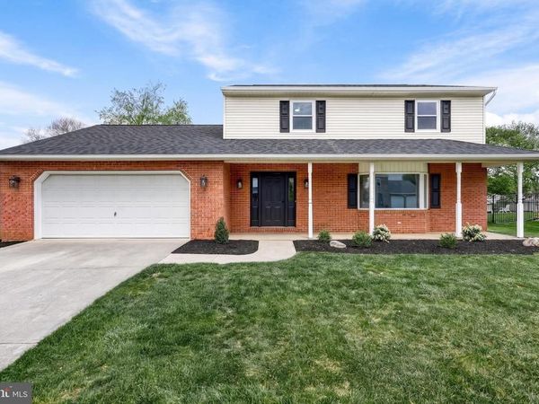 18 BOURBON RED DRIVE , MECHANICSBURG, PA 17050