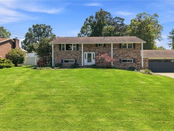 312 Maple Drive , Williamstown, WV 26187