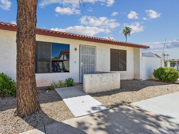 2842 E BECK Lane, Unit 4, Phoenix, AZ 85032
