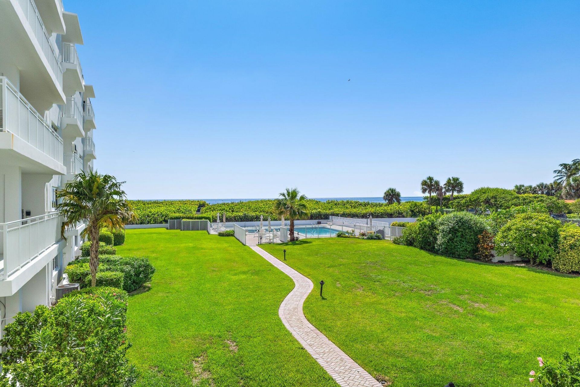 33 S Ocean Avenue, Unit 206, Palm Beach Shores, FL 33404 Photo