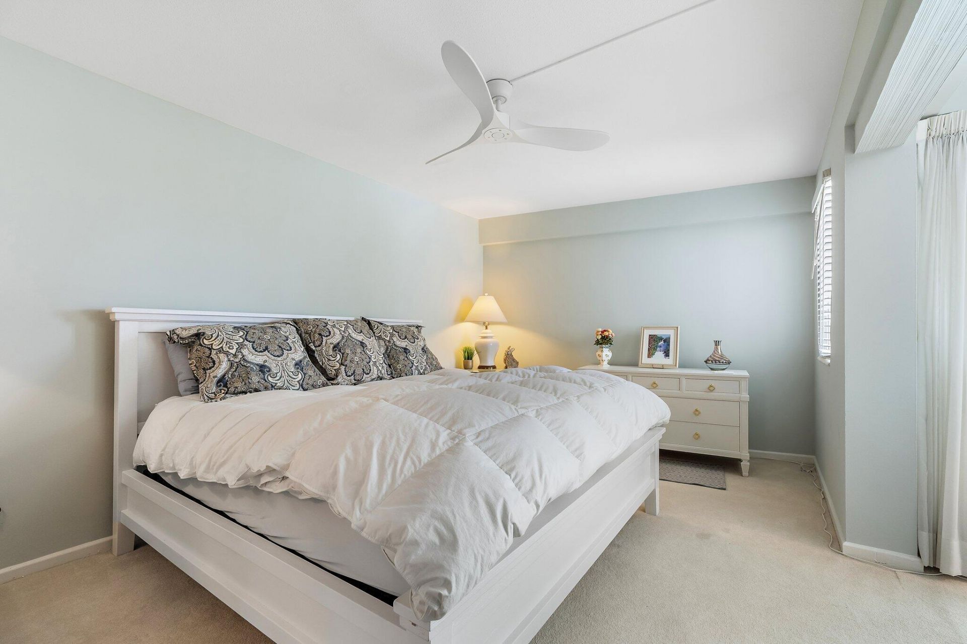 33 S Ocean Avenue, Unit 206, Palm Beach Shores, FL 33404 Photo