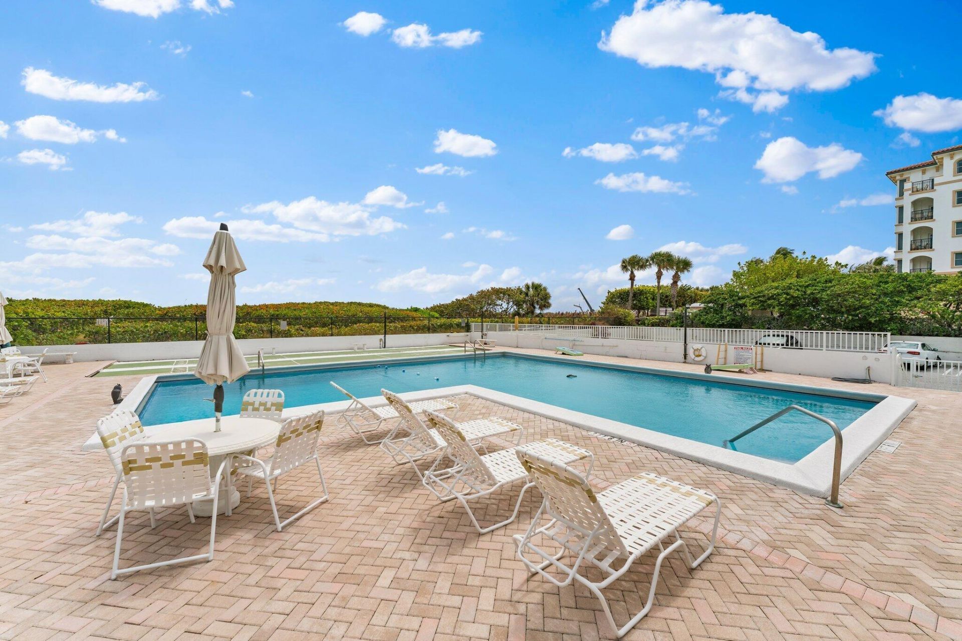 33 S Ocean Avenue, Unit 206, Palm Beach Shores, FL 33404 Photo
