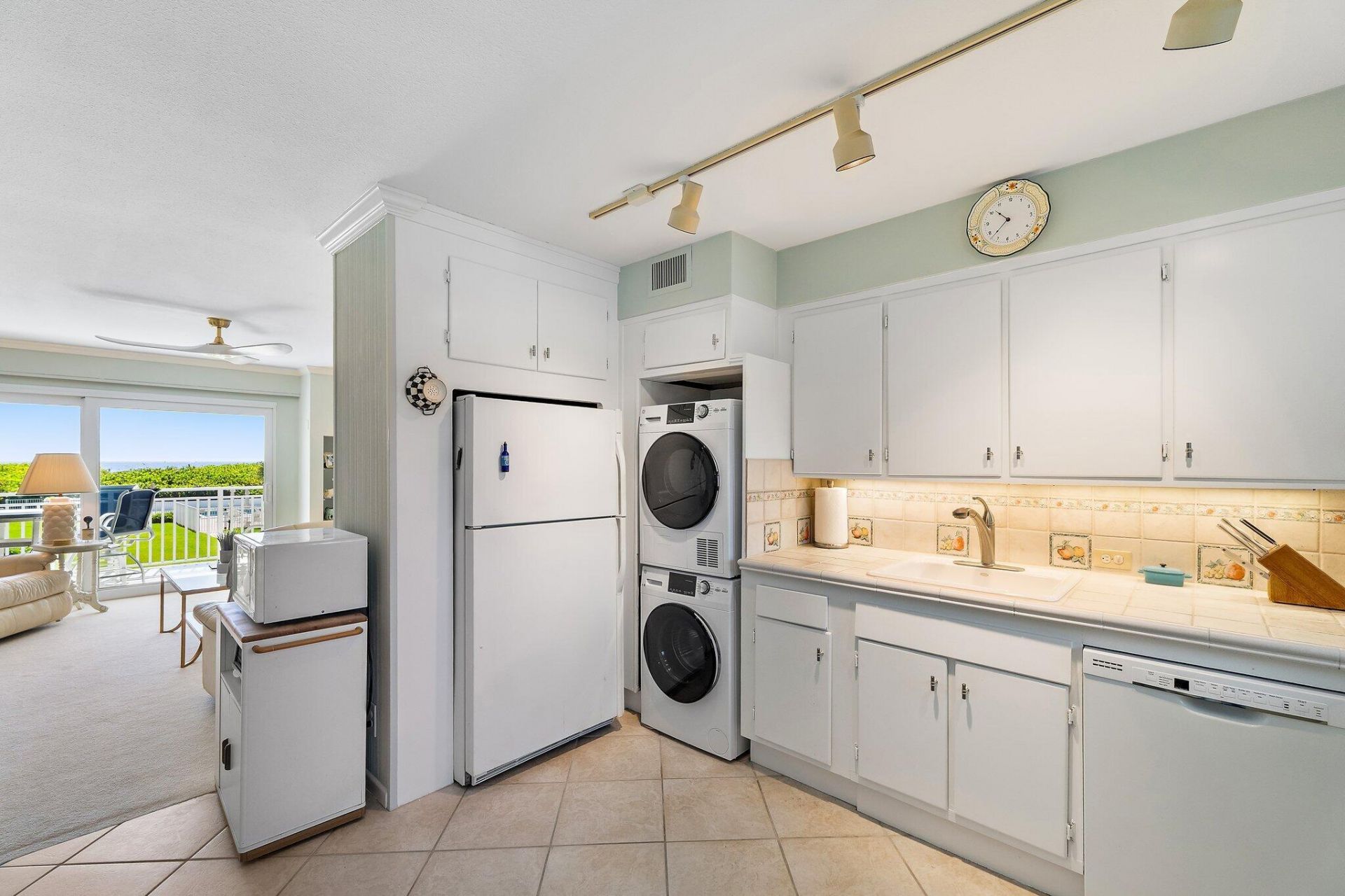 33 S Ocean Avenue, Unit 206, Palm Beach Shores, FL 33404 Photo