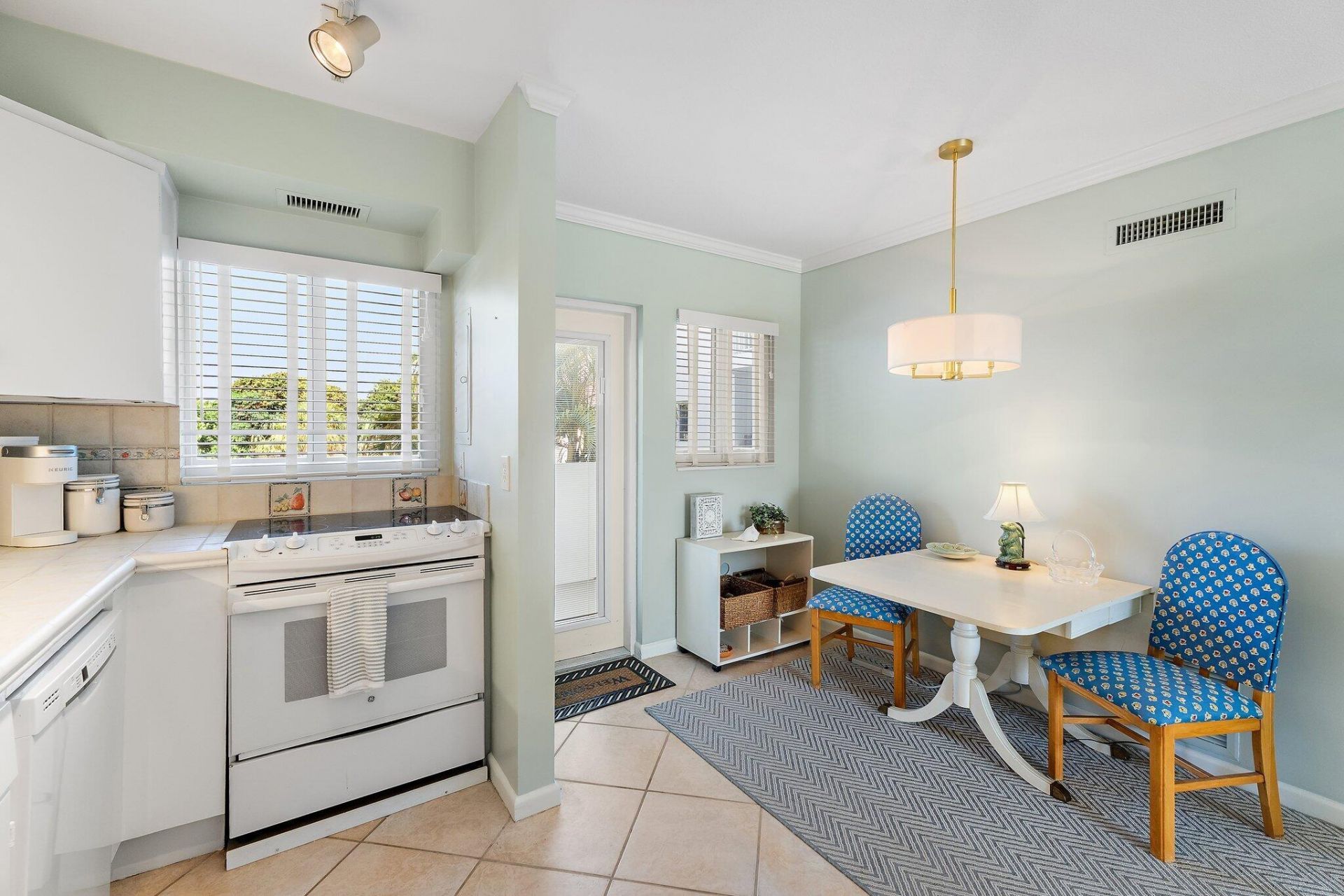 33 S Ocean Avenue, Unit 206, Palm Beach Shores, FL 33404 Photo