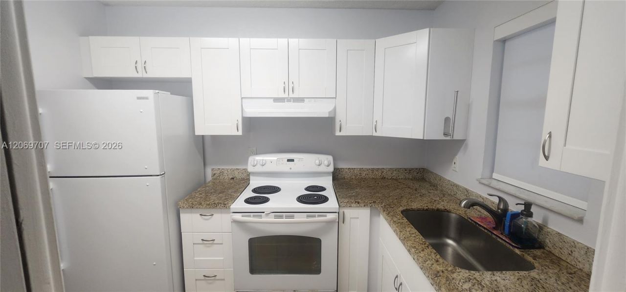 1555 N 12th Ct, Unit 8B, Hollywood, FL 33019 Photo