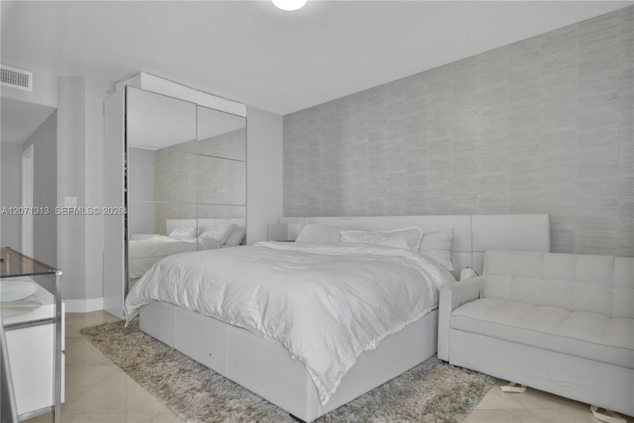 4775 Collins Ave, Unit 2908, Miami Beach, FL 33140 Photo