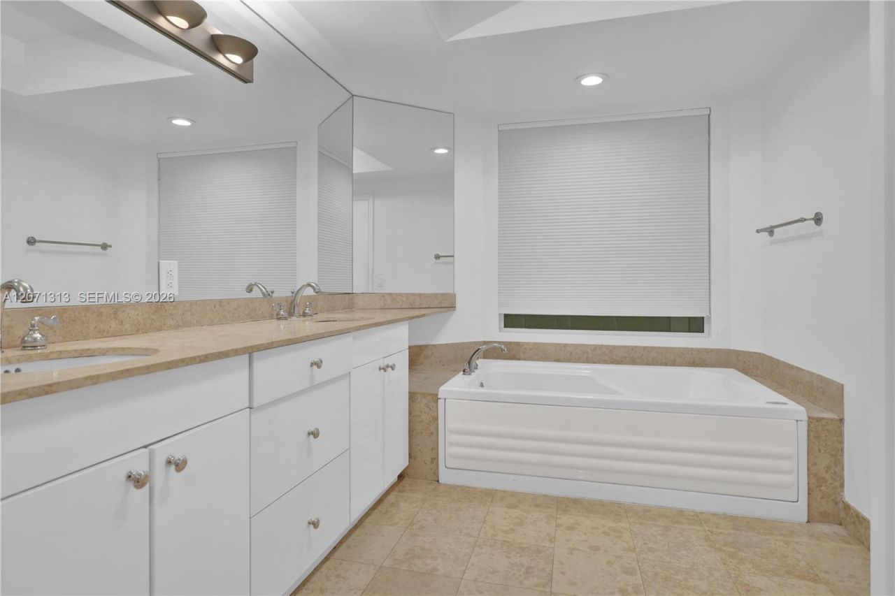 4775 Collins Ave, Unit 2908, Miami Beach, FL 33140 Photo