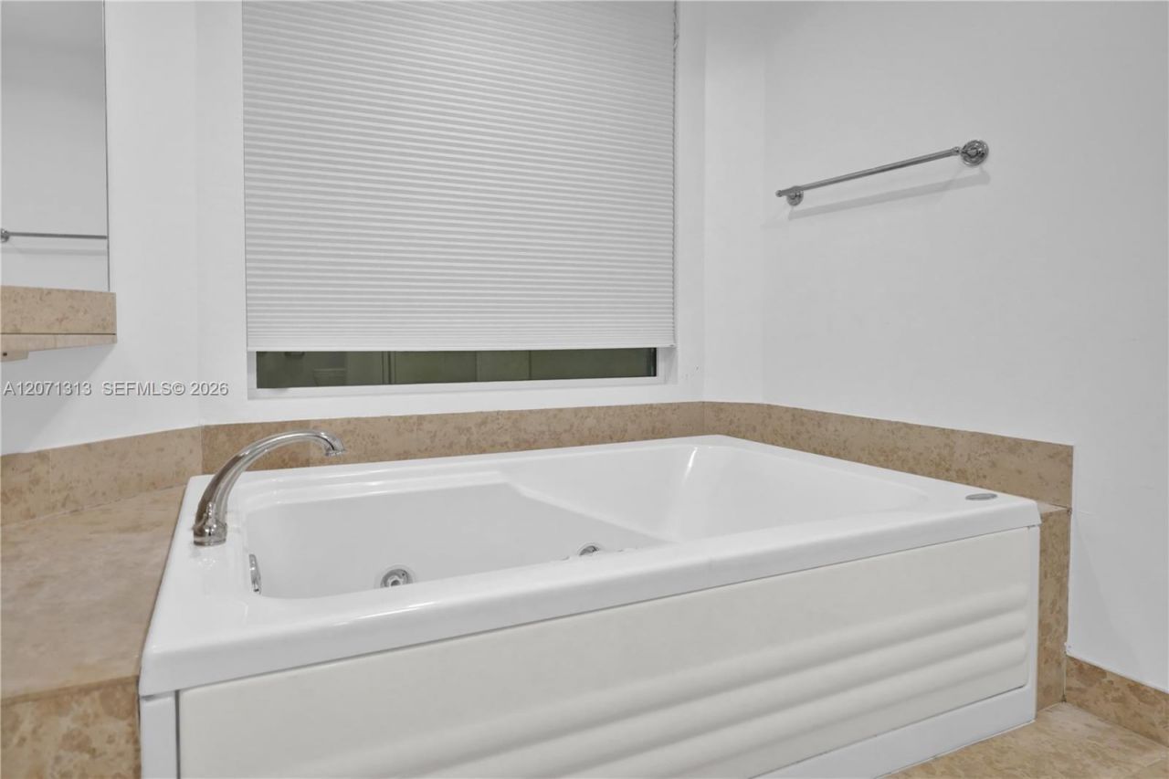 4775 Collins Ave, Unit 2908, Miami Beach, FL 33140 Photo