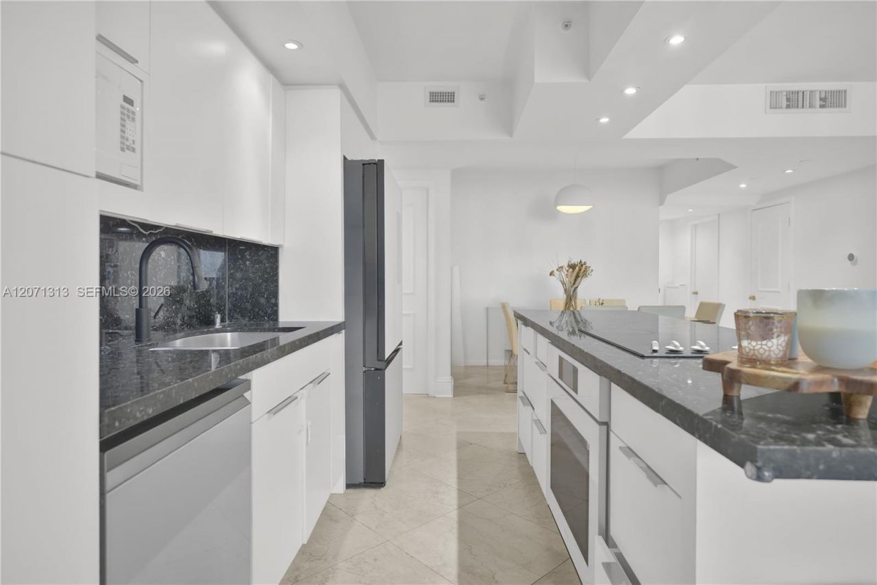 4775 Collins Ave, Unit 2908, Miami Beach, FL 33140 Photo