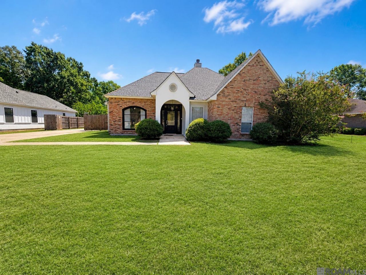 913 Bohne Rd, Port Allen, LA 70767 Main Photo