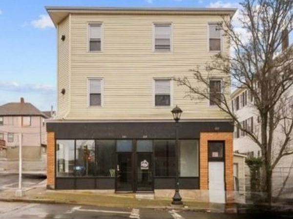 337 Columbia Street, Unit 2R, Fall River, MA 02721