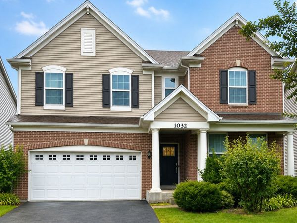1032 Blazing Star Street , South Elgin, IL 60177