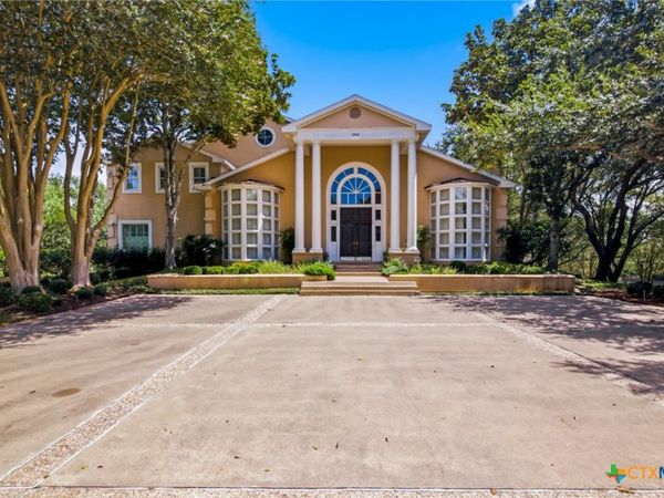 204 Creekridge Drive, Victoria, TX 77904