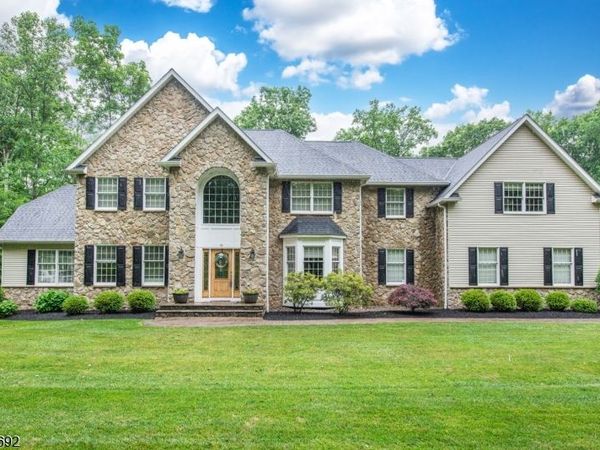 18 Stoneybrook Road, Washington, NJ 07853