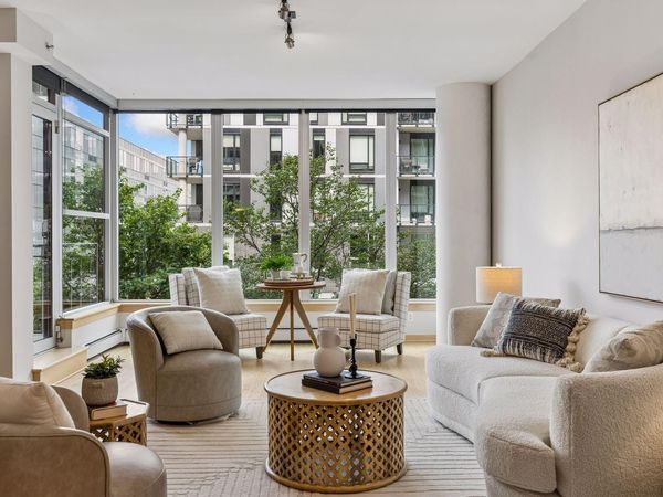 215 10th Avenue S, Unit 220, Minneapolis, MN 55415