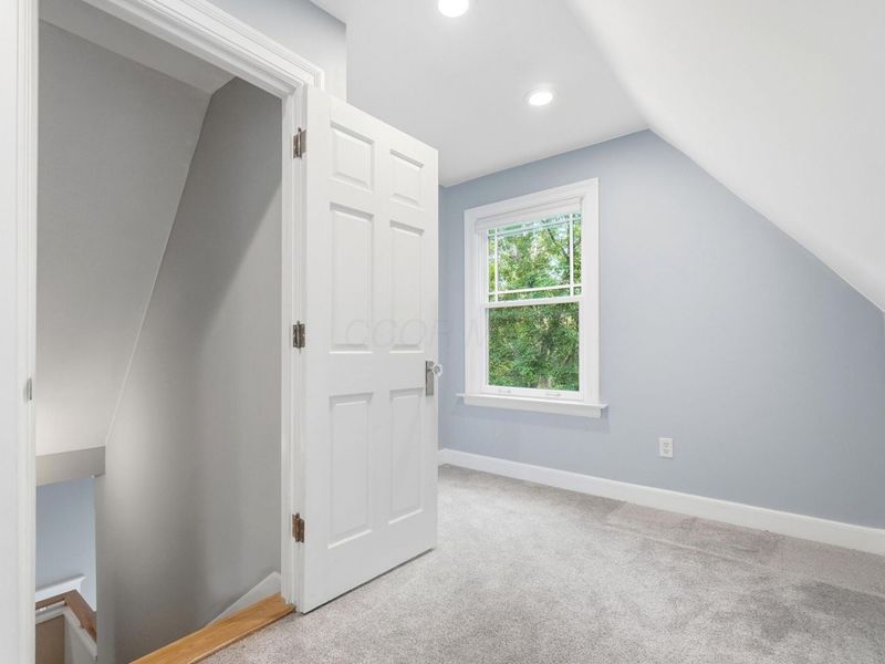 296 Walhalla Road , Columbus, OH 43202 Photo 84