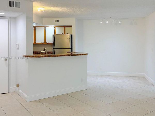 643 Vista Isles Dr, Unit 1812, Sunrise, FL 33325