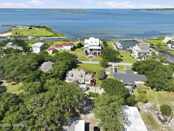114 Brooks Creek Lane, Harkers Island, NC 28531